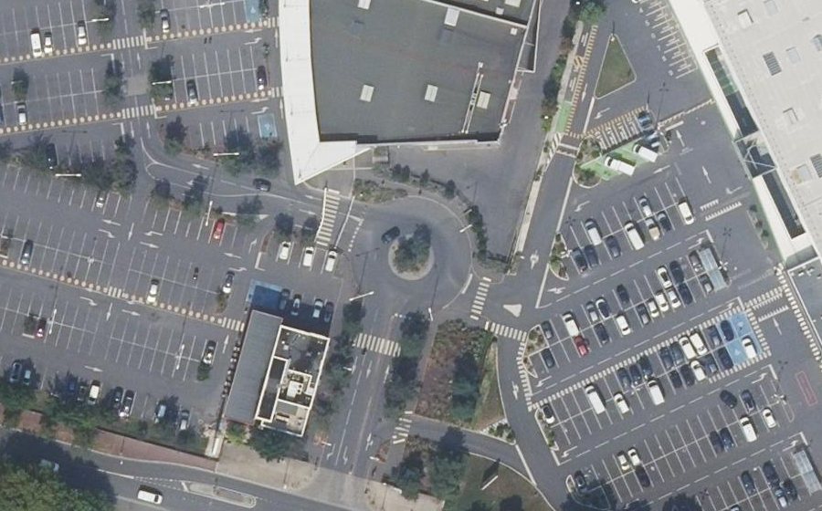 Vue aérienne du Rond-point anonyme n°454308681