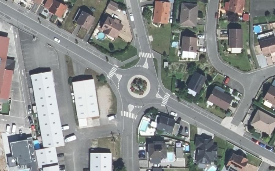 Vue aérienne du Rond-point anonyme n°454308932