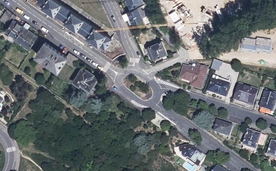 Vue aérienne du Rond-point anonyme n°45437494