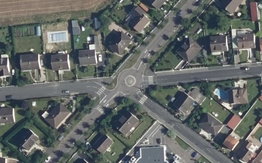 Vue aérienne du Rond-point anonyme n°454444146