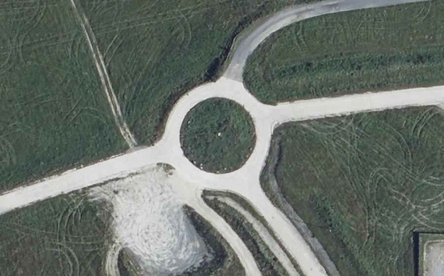 Vue aérienne du Rond-point anonyme n°454468157
