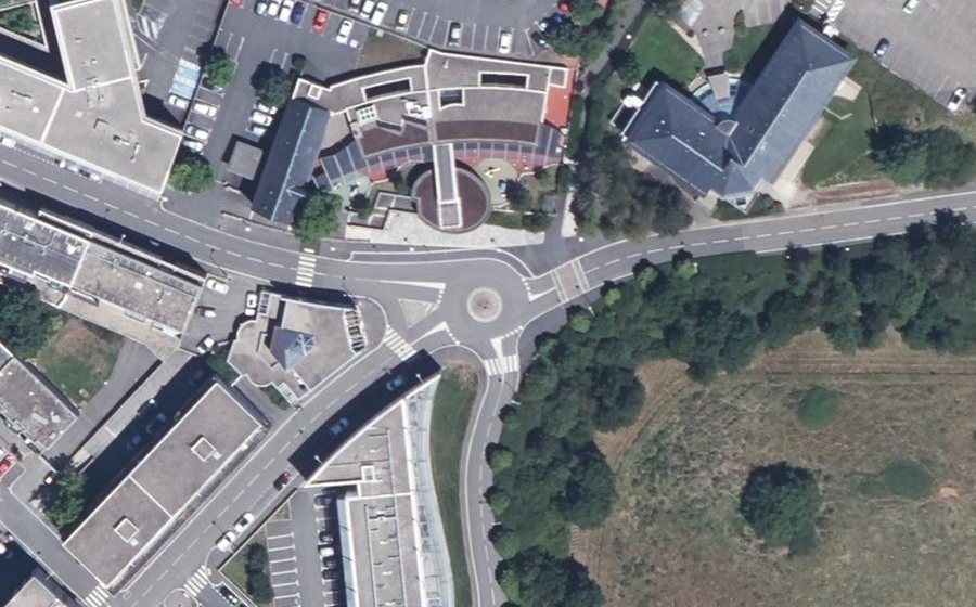 Vue aérienne du Rond-point anonyme n°45449288