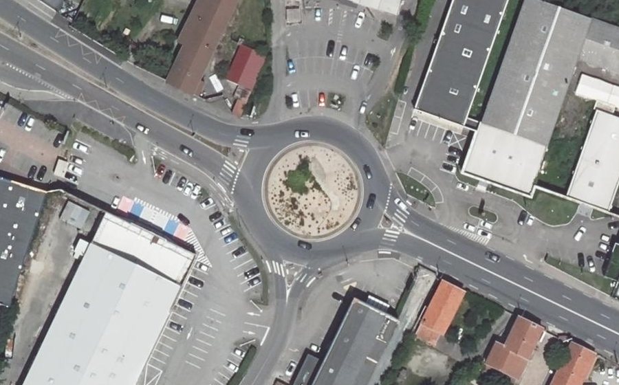 Vue aérienne du Rond-point anonyme n°4545116