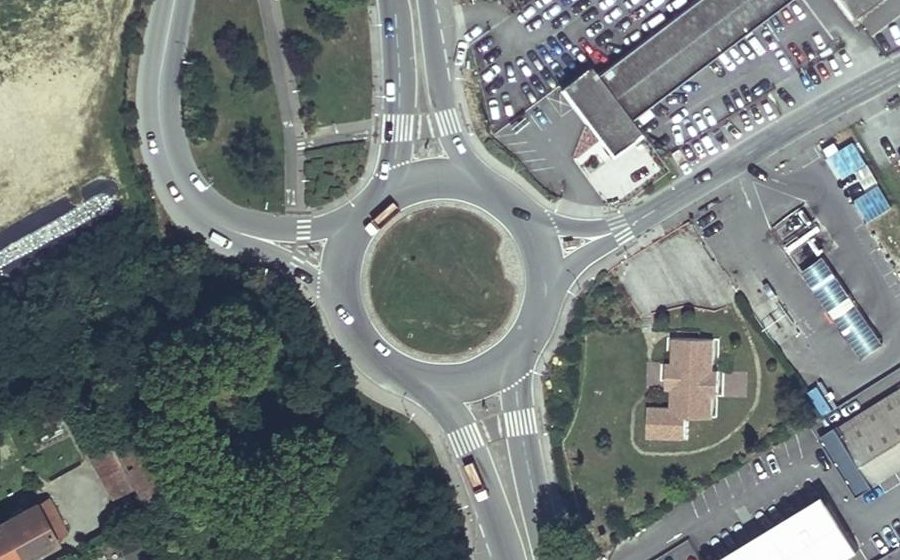 Vue aérienne du Rond-point anonyme n°4545917