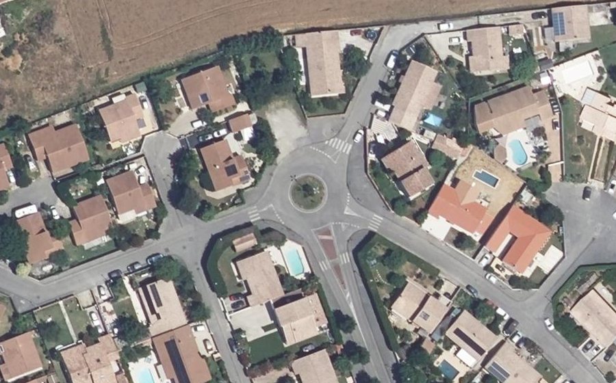 Vue aérienne du Rond-point anonyme n°45461031