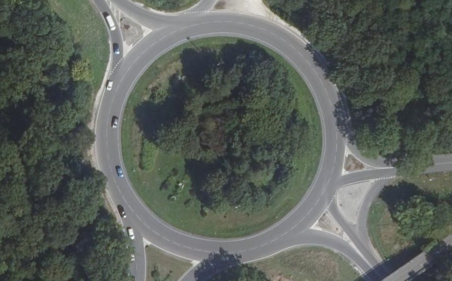 Vue aérienne du Rond-point anonyme n°454659463
