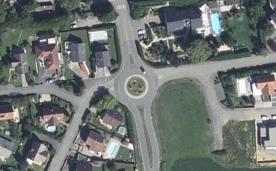 Vue aérienne du Rond-point anonyme n°45479350