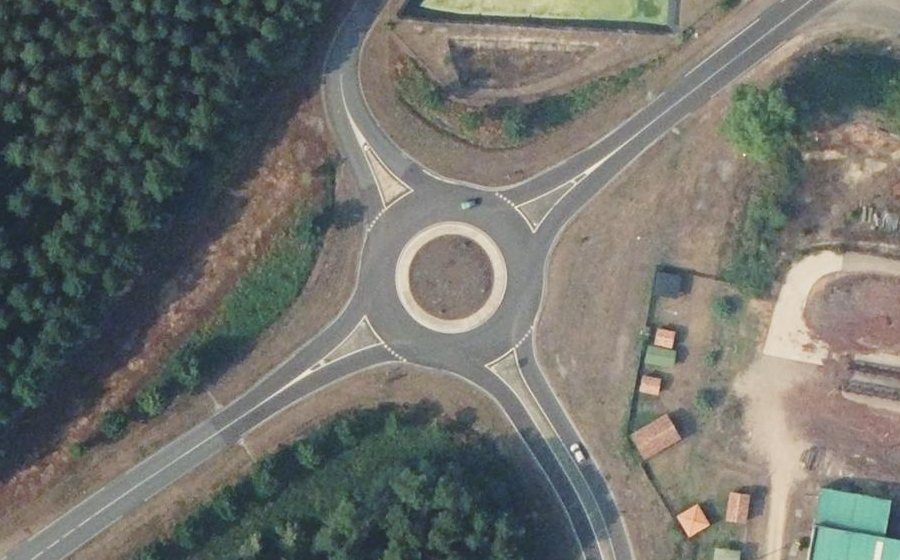 Vue aérienne du Rond-point anonyme n°45481398