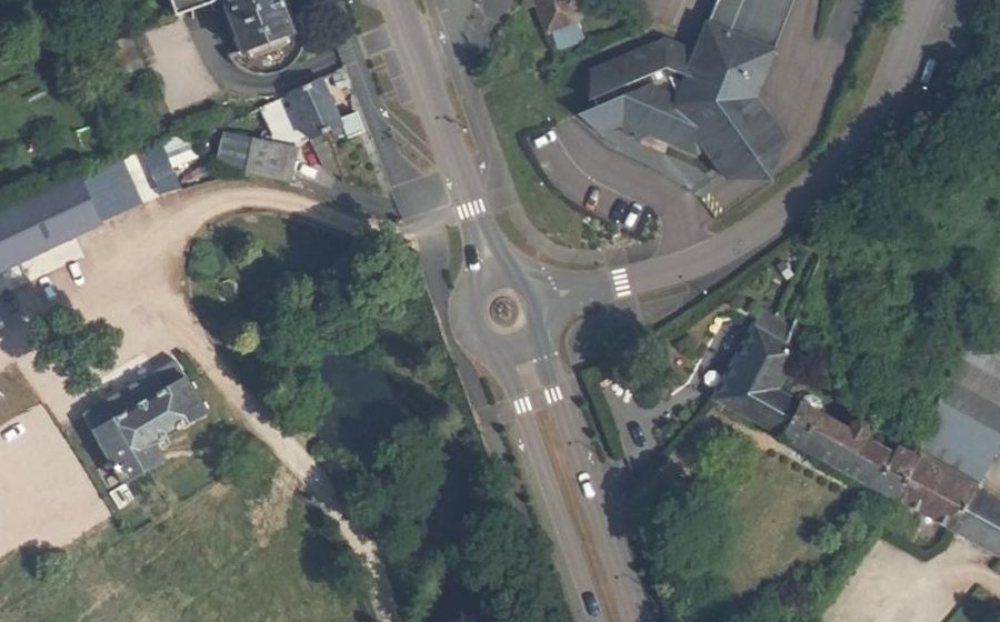 Vue aérienne du Rond-point anonyme n°45485601