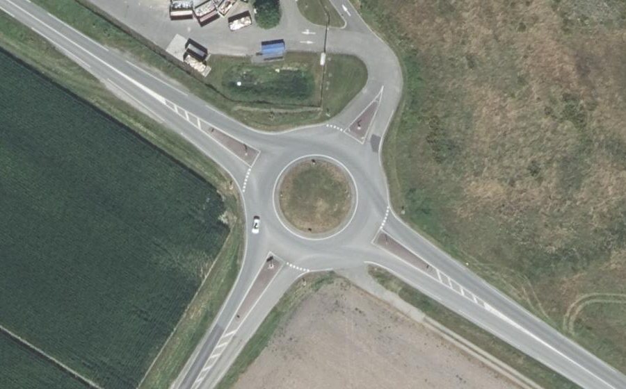 Vue aérienne du Rond-point anonyme n°45486965