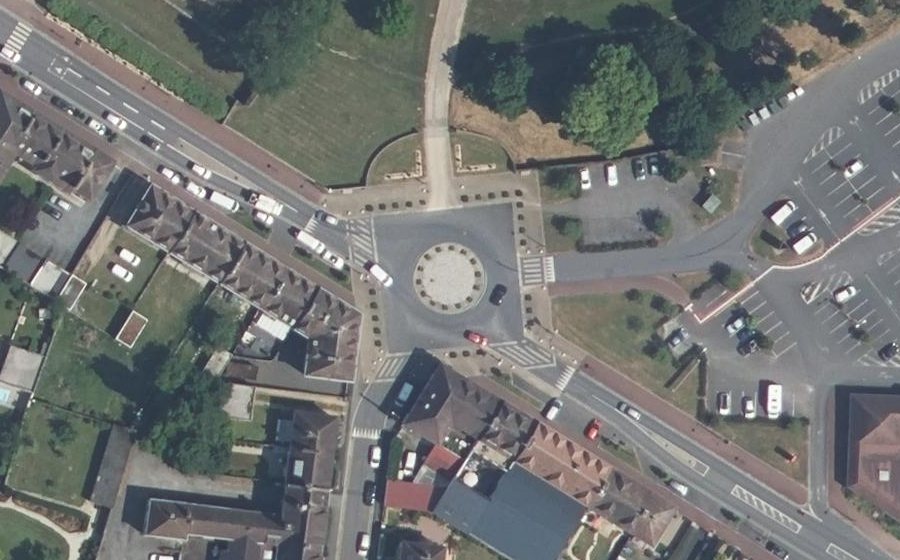 Vue aérienne du Rond-point anonyme n°45488406
