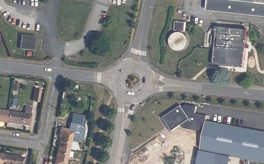 Vue aérienne du Rond-point anonyme n°45491365