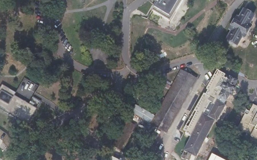 Vue aérienne du Rond-point anonyme n°454963399
