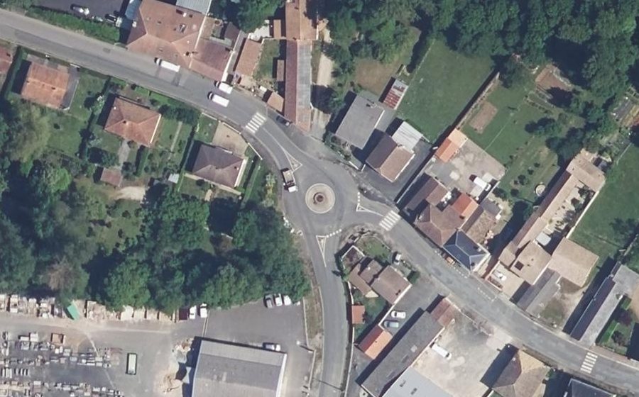 Vue aérienne du Rond-point anonyme n°45501190
