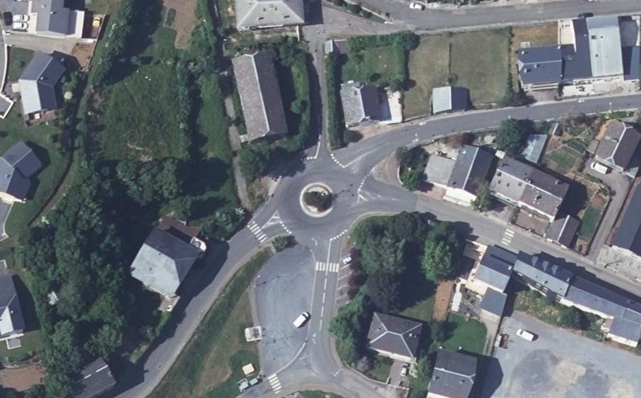 Vue aérienne du Rond-point anonyme n°45501730