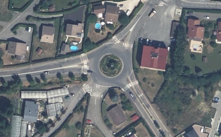 Vue aérienne du Rond-point anonyme n°45512550