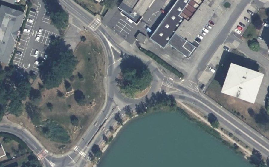 Vue aérienne du Rond-point anonyme n°45512553