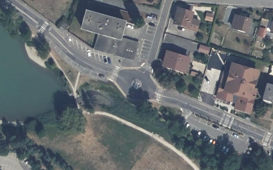Vue aérienne du Rond-point anonyme n°45512555