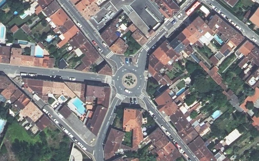 Vue aérienne du Rond-point anonyme n°45513279