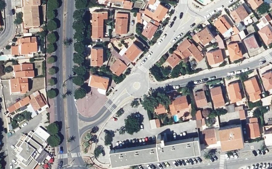 Vue aérienne du Rond-point anonyme n°455136634