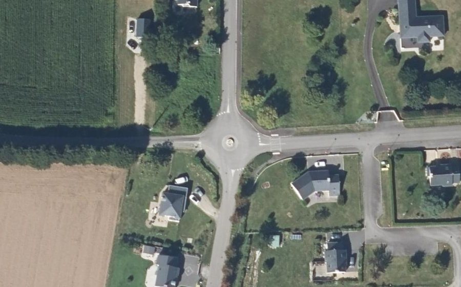 Vue aérienne du Rond-point anonyme n°455171339