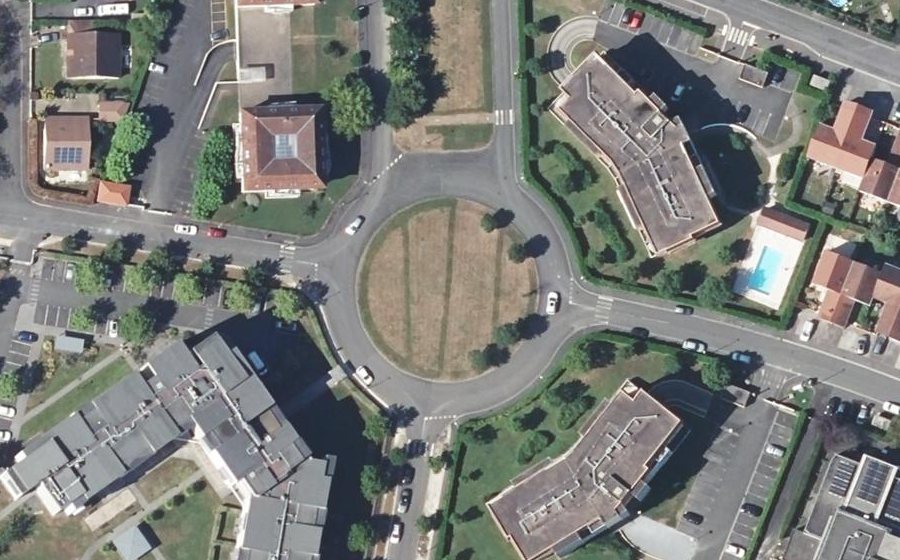 Vue aérienne du Rond-point anonyme n°45519740