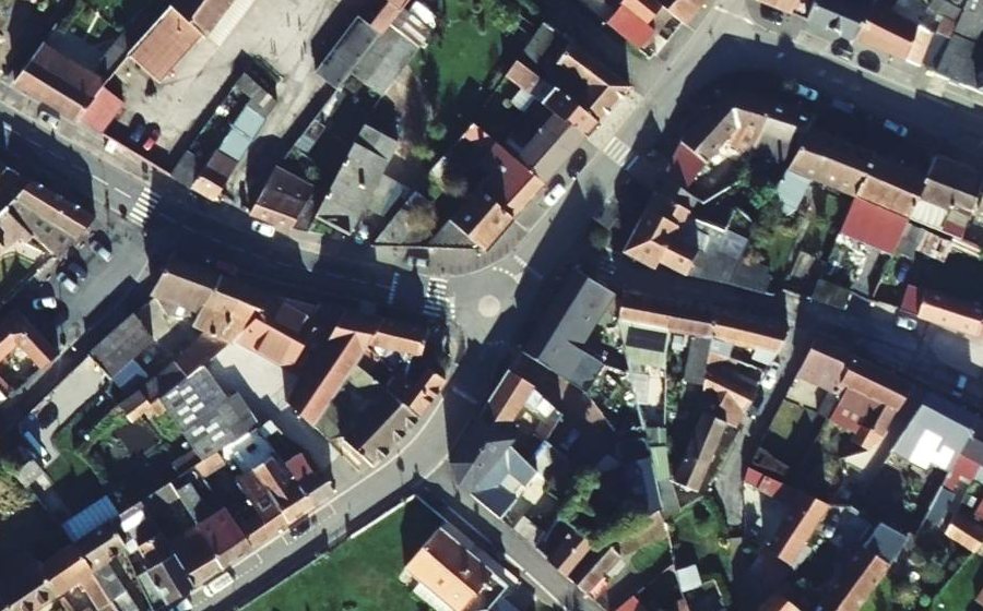Vue aérienne du Rond-point anonyme n°455318142