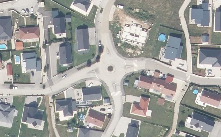 Vue aérienne du Rond-point anonyme n°455495571