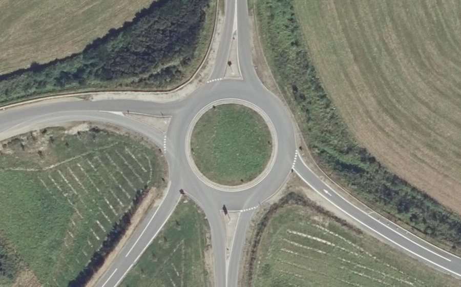 Vue aérienne du Rond-point anonyme n°455496512