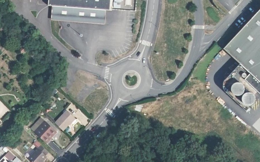 Vue aérienne du Rond-point anonyme n°455512540