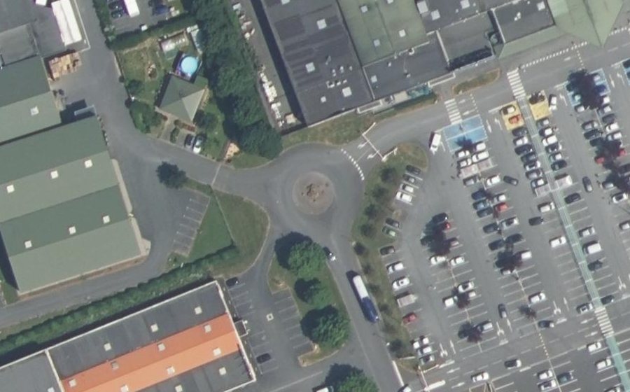 Vue aérienne du Rond-point anonyme n°45555098