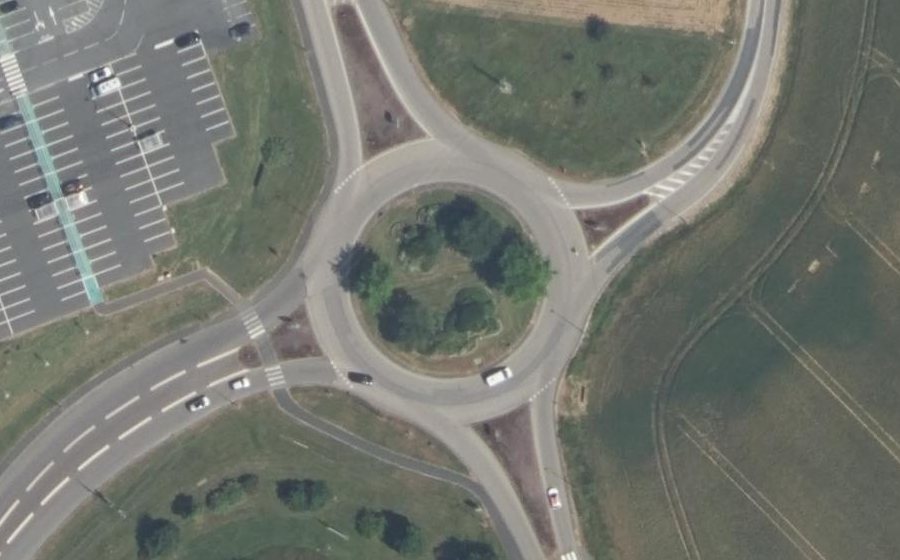 Vue aérienne du Rond-point anonyme n°45555106
