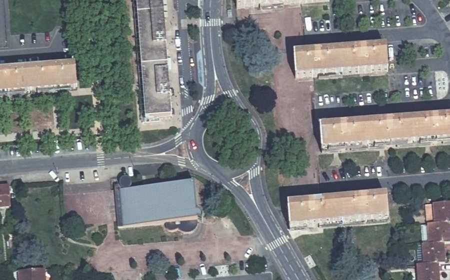Vue aérienne du Rond-point anonyme n°45572457