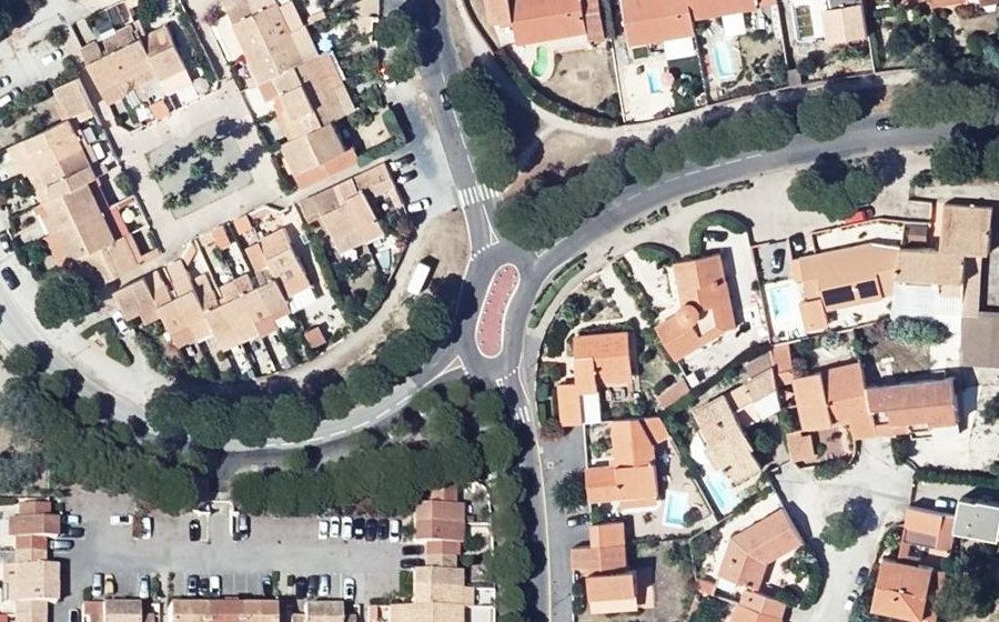 Vue aérienne du Rond-point anonyme n°455910472