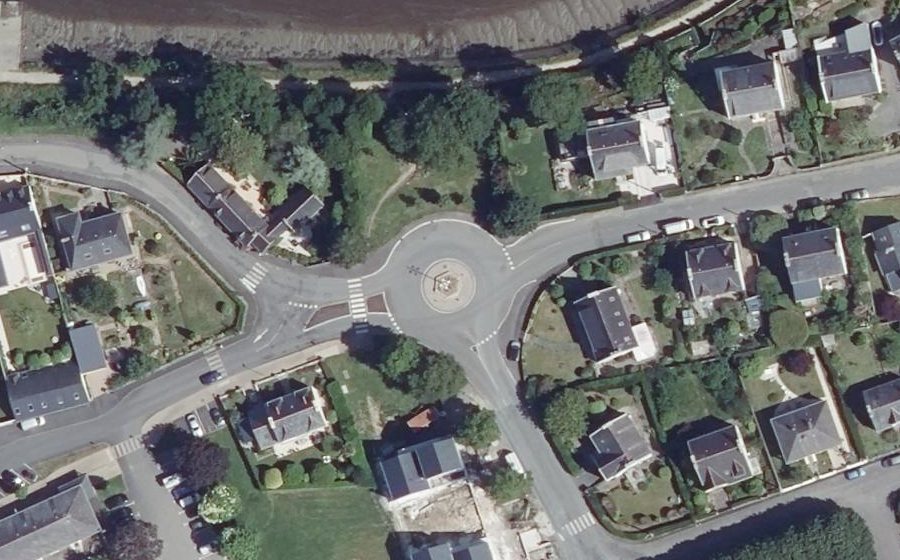 Vue aérienne du Rond-point anonyme n°45602837