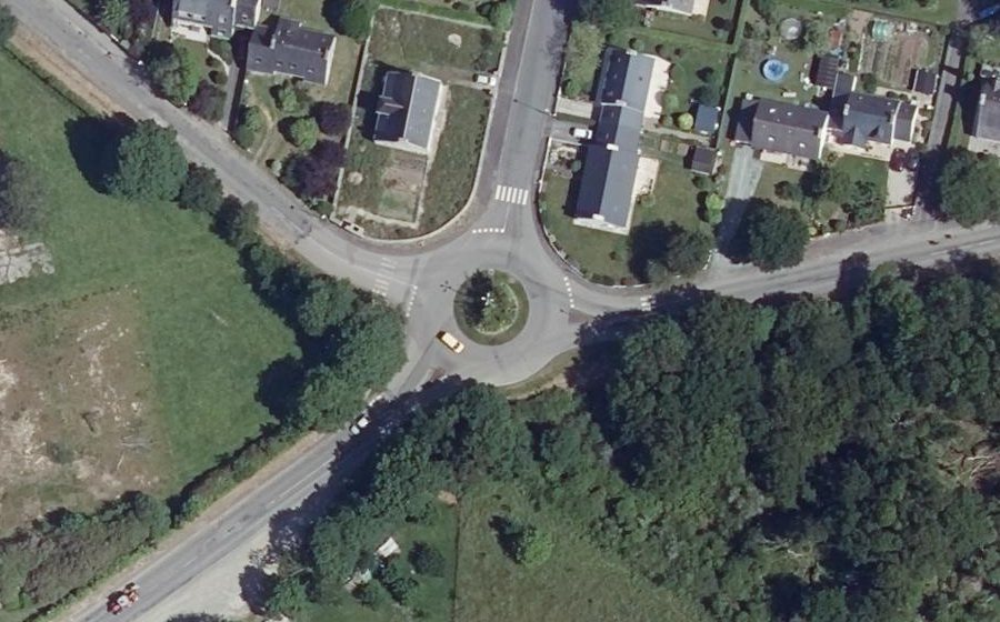 Vue aérienne du Rond-point anonyme n°45602840