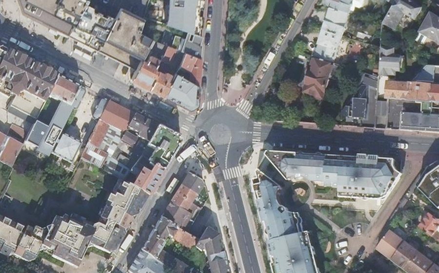 Vue aérienne du Rond-point anonyme n°456348745