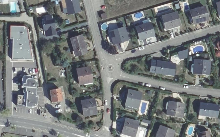 Vue aérienne du Rond-point anonyme n°456365050