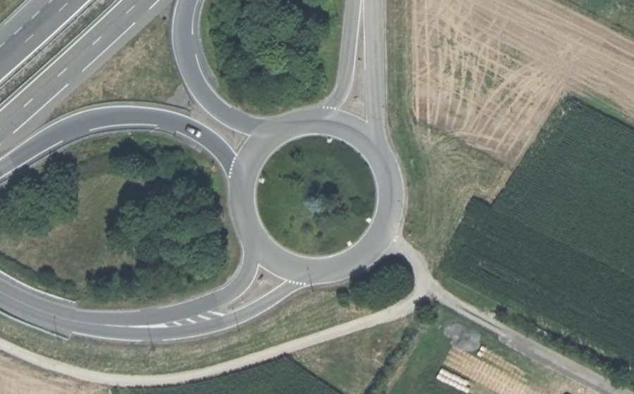 Vue aérienne du Rond-point anonyme n°45649271