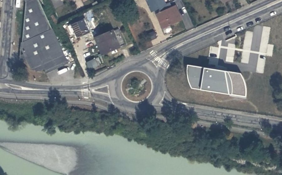 Vue aérienne du Rond-point anonyme n°45669896