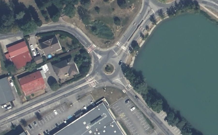 Vue aérienne du Rond-point anonyme n°45669900