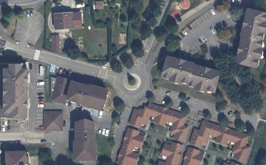 Vue aérienne du Rond-point anonyme n°45672659