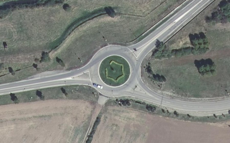 Vue aérienne du Rond-point anonyme n°45672669