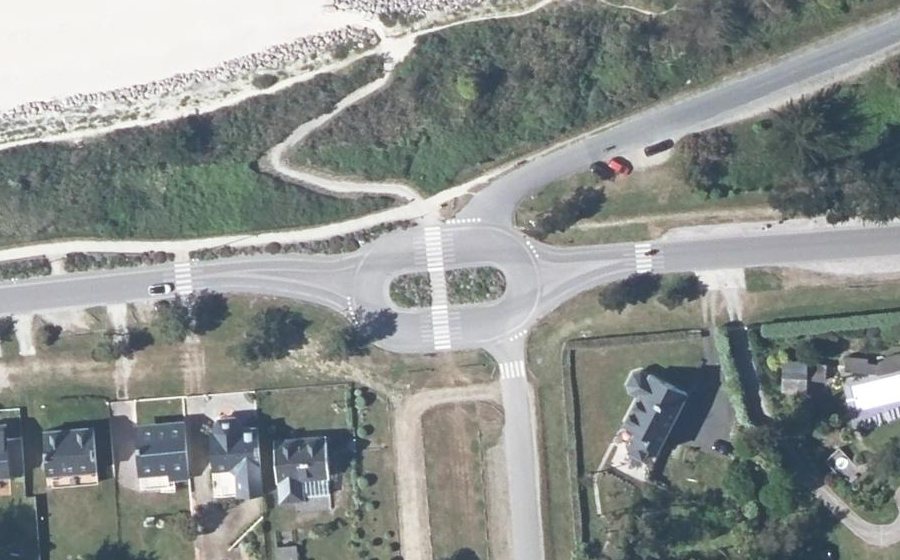 Vue aérienne du Rond-point anonyme n°45677752