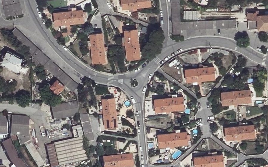 Vue aérienne du Rond-point anonyme n°456791584
