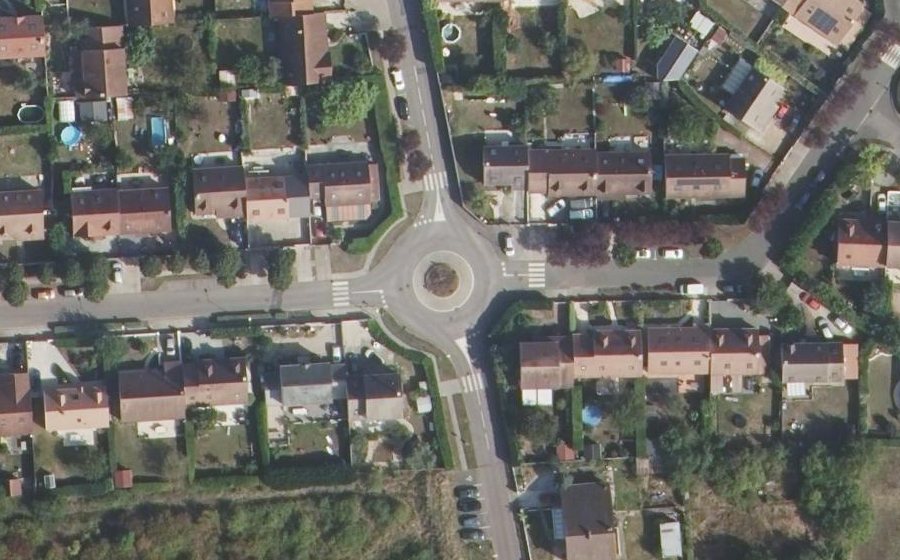 Vue aérienne du Rond-point anonyme n°45682796