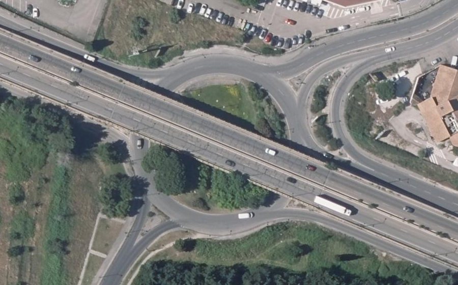 Vue aérienne du Rond-point anonyme n°456875543