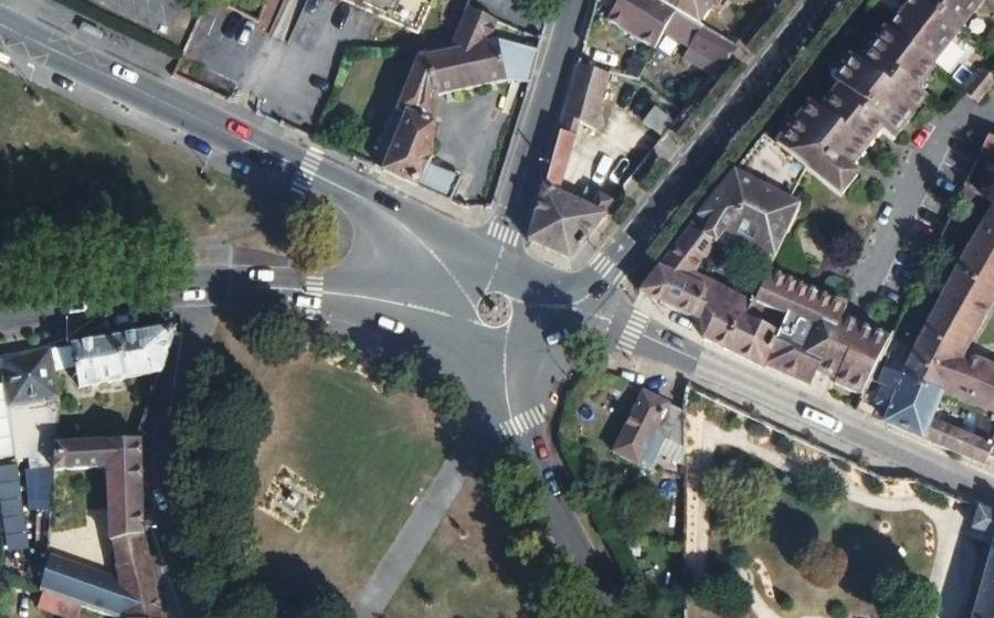 Vue aérienne du Place des Arênes / Carrefour de l'Obélisque