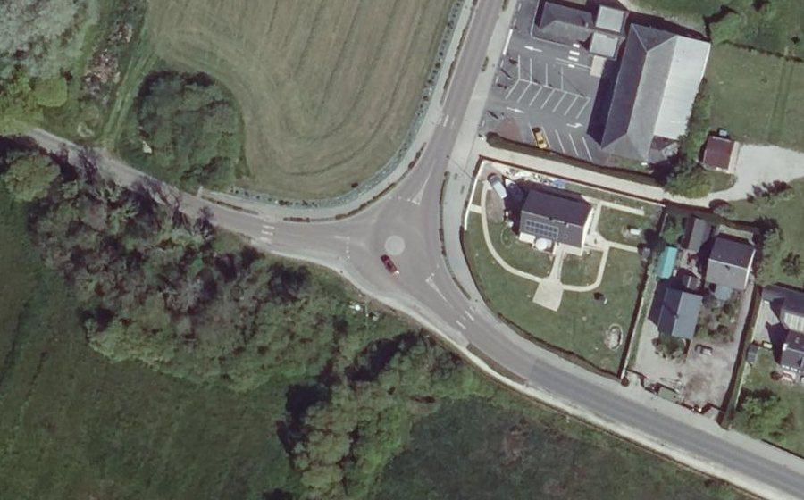 Vue aérienne du Rond-point anonyme n°457038428