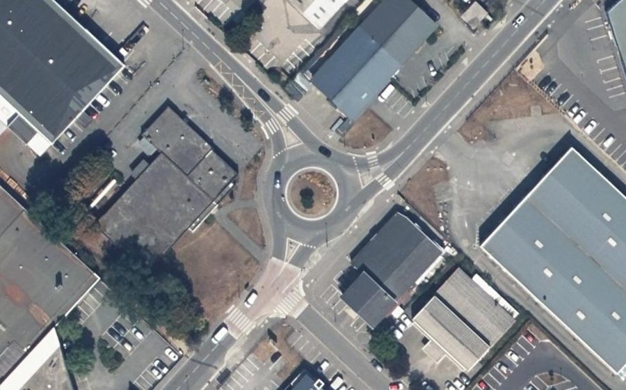 Vue aérienne du Rond-point anonyme n°457087622